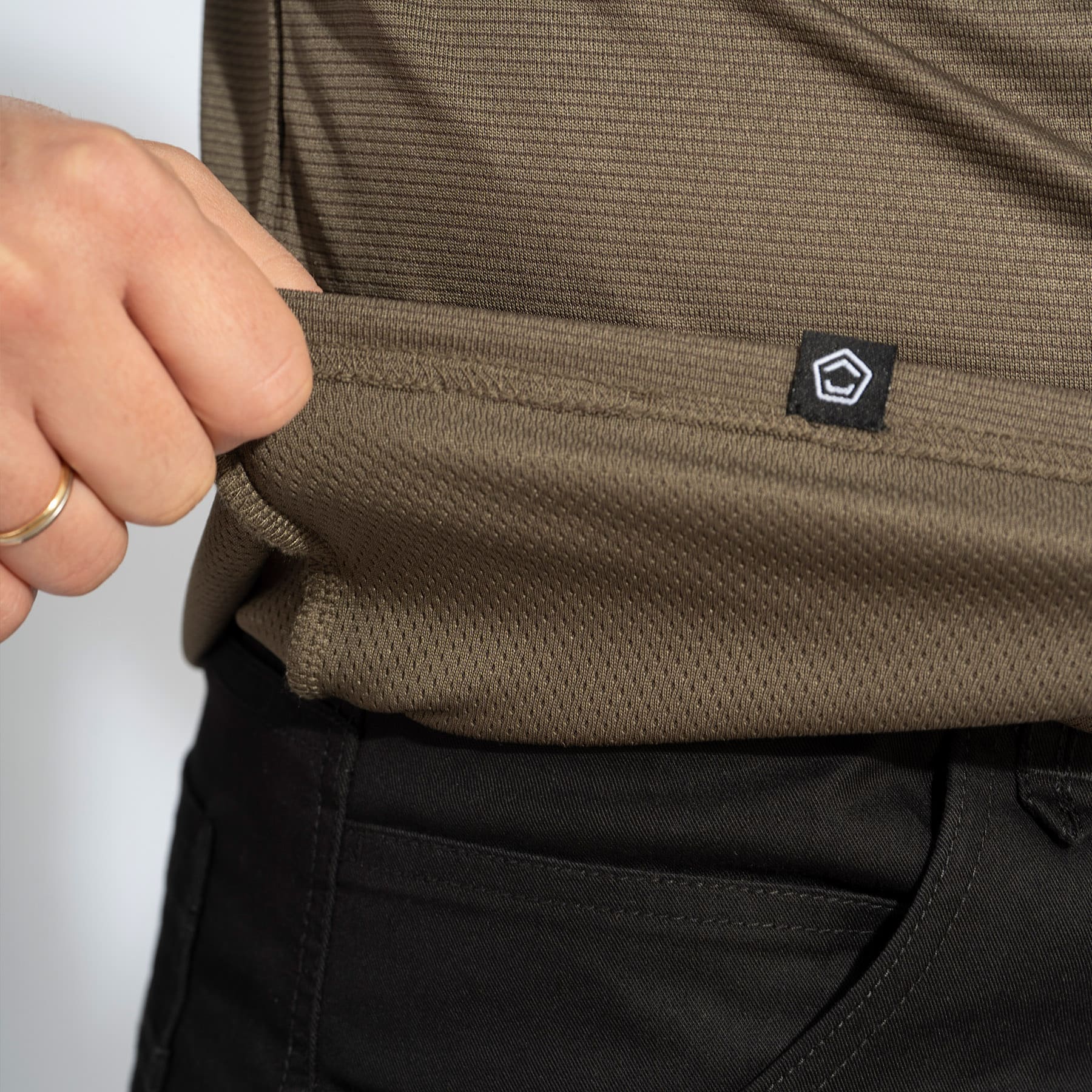 VANQUISH-POLO-SHIRT-DETAIL-04-1800x1800